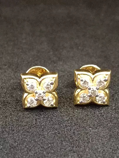 Natural Ceritified Diamond Women's Earrings Handmade Stud Earrings 18kt Gold