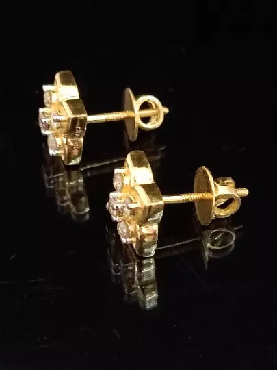 Natural Ceritified Diamond Women's Earrings Handmade Stud Earrings 18kt Gold
